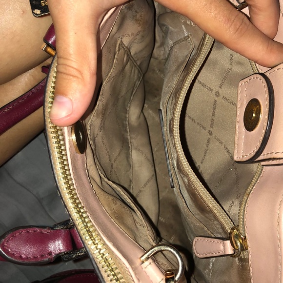 Micheal kors purse - Picture 6 of 9